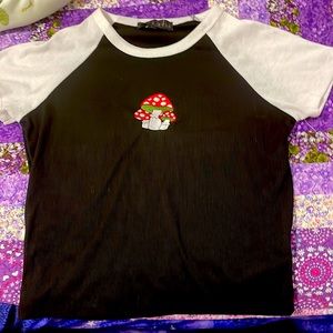 Faded rose Cropped black and white mushroom top